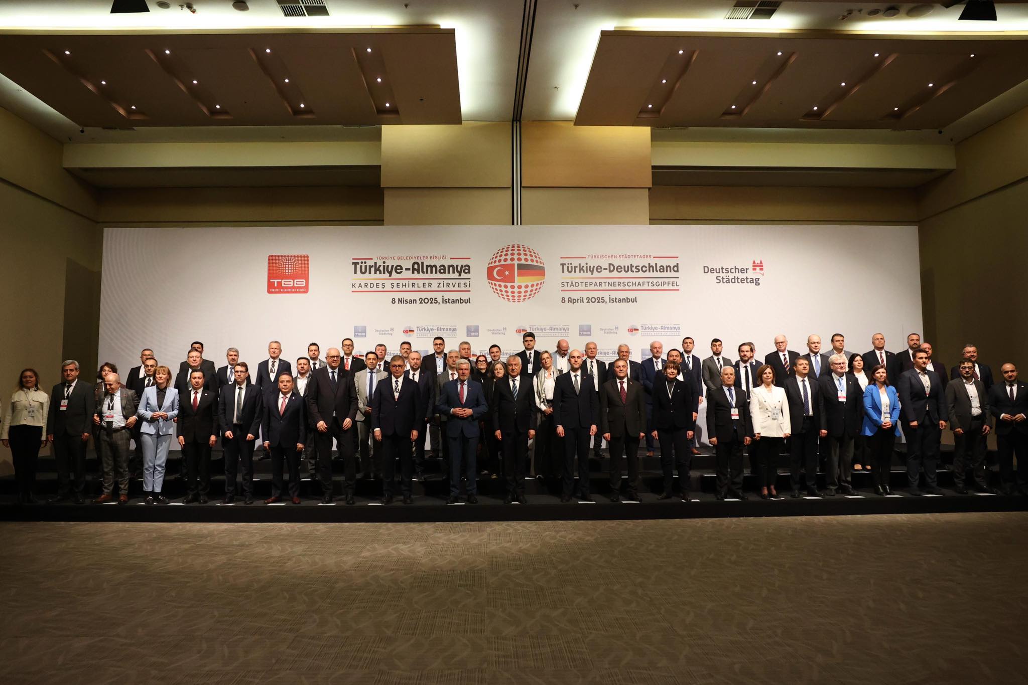 Başkan Aras, Türkiye-Almanya Kardeş Şehirler Zirvesi’ne Katıldı
