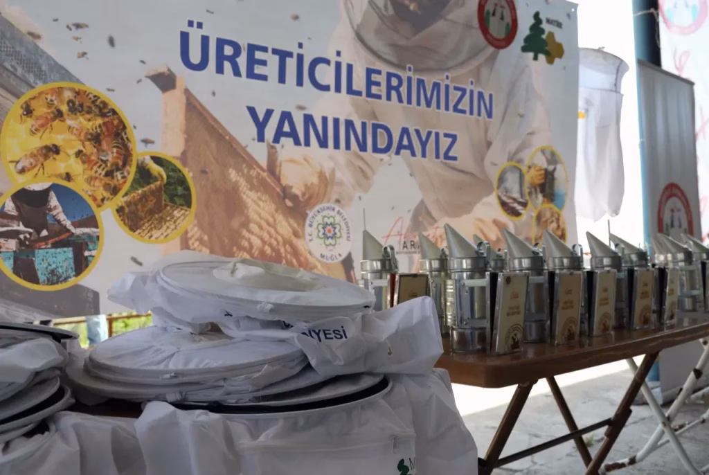 Aricilara destek dagpinarda maske ve koruk dagitildi 19