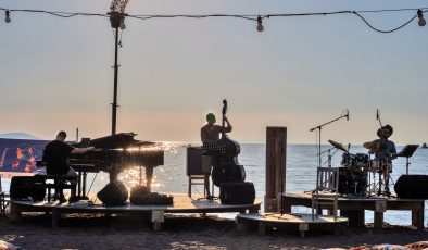 Gümüşlük müzik festivali’nde mav cellists & özcan ulucan konseriyle ahmet leventoğlu anılacak
