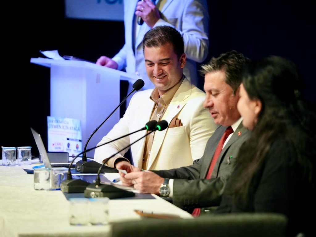 Bodrum belediyesi dmd hastasi eymen icin duzenlenen yardim gecesinde 12 milyon tl toplandi 3