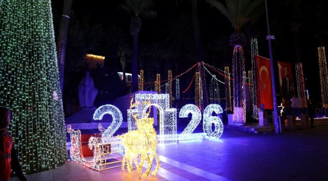 Bodrum Meydanı 2026 Yılbaşında Işıltısı ile Fotoğraf Karelerinde Ölümsüzleşti