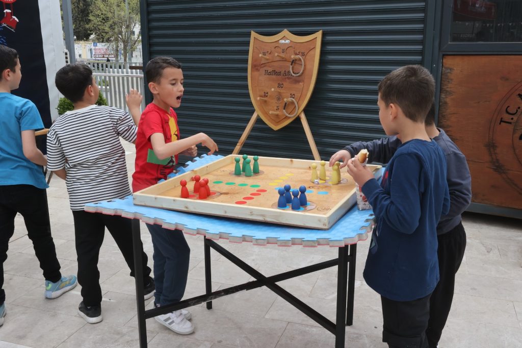 Cocuklarin bayrami muglada senlige donusecek 1