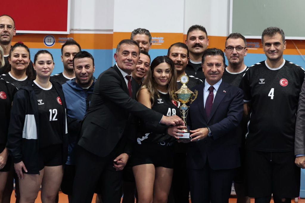 Cumhuriyet kupasinda buyuksehir personeli sahada bulustu 3