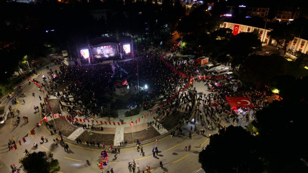 Muglada cumhuriyetin 103. Yili binlerce kisinin katilimiyla kutlandi 12