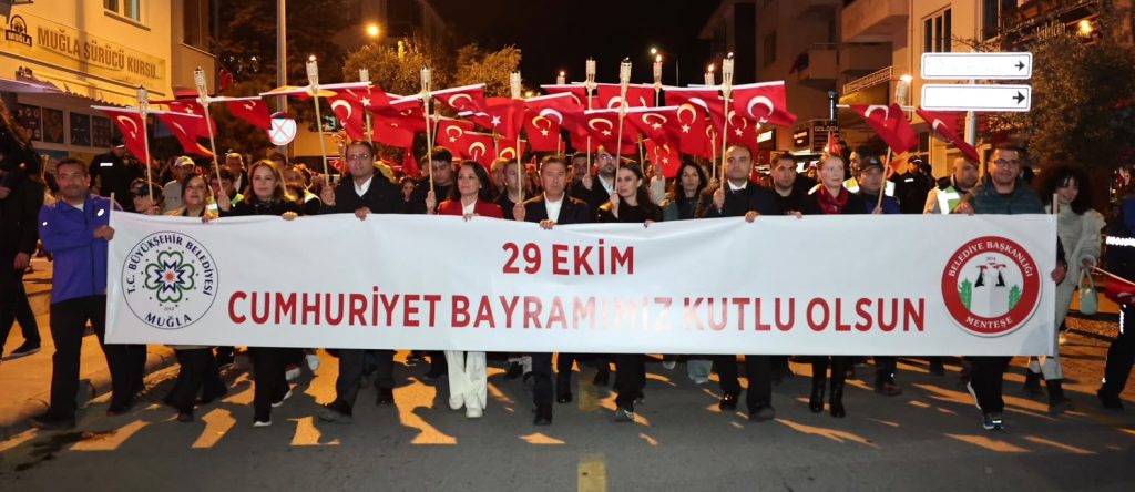 Muğla’da cumhuriyet’in 103. Yılı binlerce kişinin katılımıyla kutlandı 2 Muglada cumhuriyetin 103. Yili binlerce kisinin katilimiyla kutlandi 4 e1793352591162
